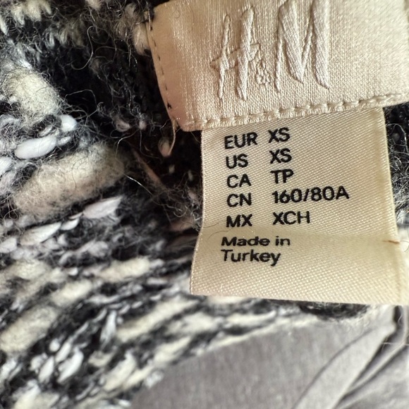 H&M Textured Bouclé Open Cardigan – Size XS, Black & White Knit - Picture 4 of 4